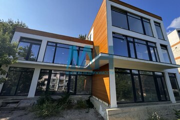 Дом, 306,1 м², 3 эт.