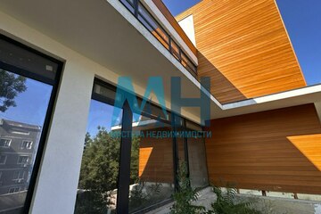 4-к квартира, 109 м², 1/3 эт.