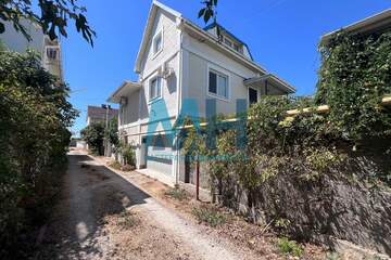 Дом, 205 м², 2 эт.