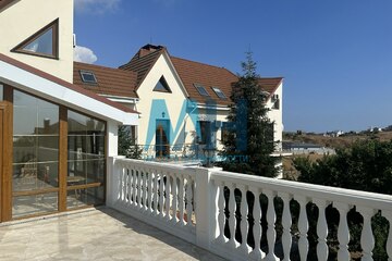 Дом, 700 м², 3 эт.