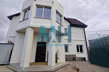 Дом, 288 м², 3 эт.