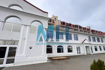 Отдельно стоящее здание, 1320 м²